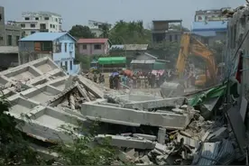 直击缅甸7.9级强震：高层居民被甩到半空，逃出来后楼就塌了图片