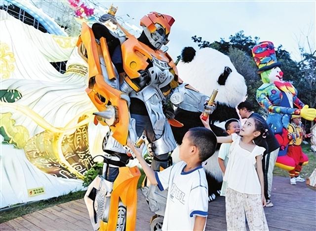 萤光与灯海绘就青岛夏夜童话