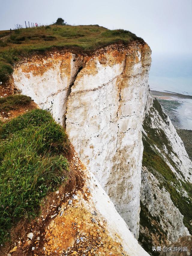 白色断崖与灰色天空，英国南部海岸线的另一种浪漫