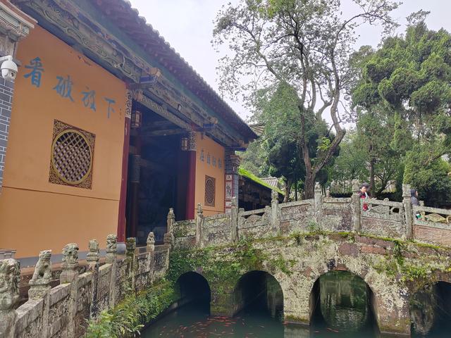 曲靖楚雄纪行之八：狮山古联，道尽帝王身世浮沉