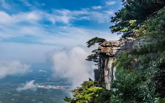 景区成“浴场”？3名境外游客庐山“泡澡”，引众怒