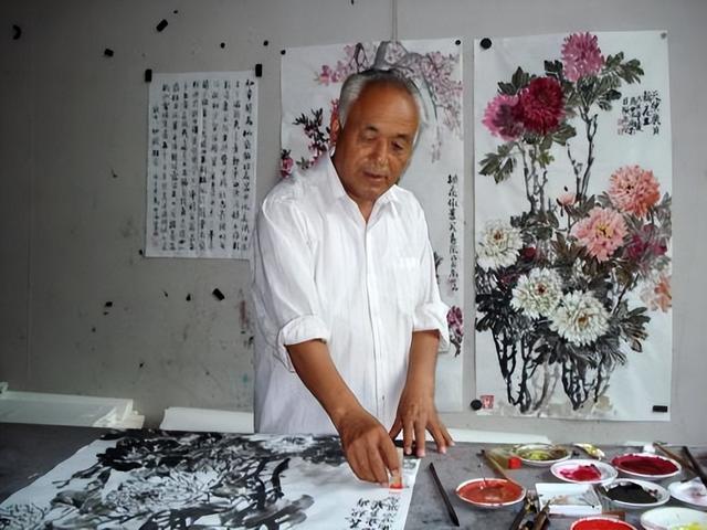 为何天安门不悬挂毛主席的照片，反倒要挂主席的画像？