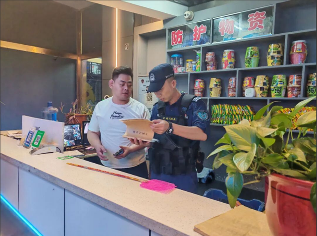 乌兰察布之夜：一名特巡警的国庆“打卡地”