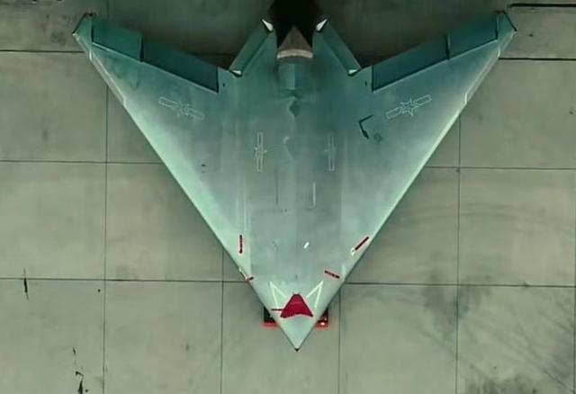 世界首款实战列装！攻击-11搭档歼-20，隐身协同改写空战