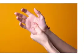 手掌变红居然是肝病！专家：手掌颜色变化或是身体状况信号灯图片