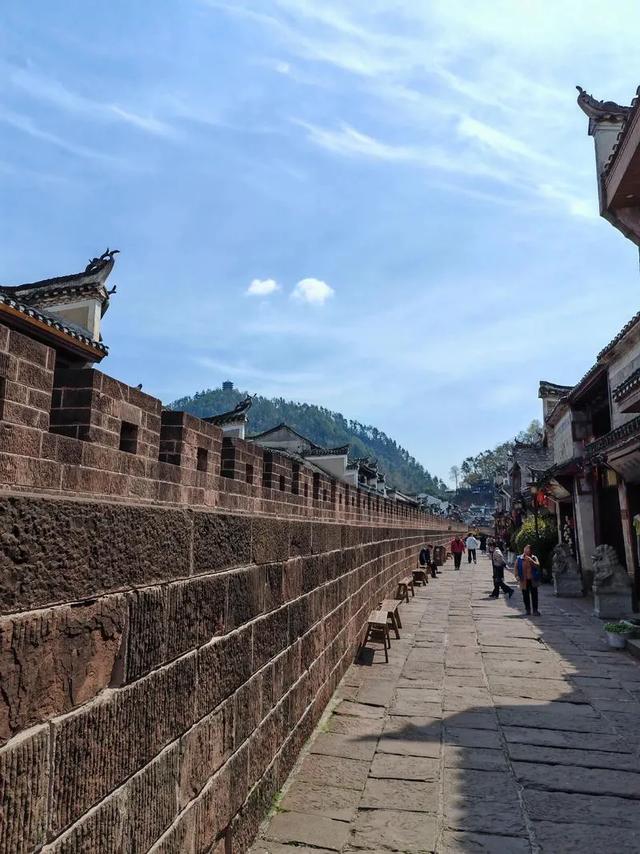 湖南必去十大景点排行榜，这才是湖南最值得去的10个地方，收藏好