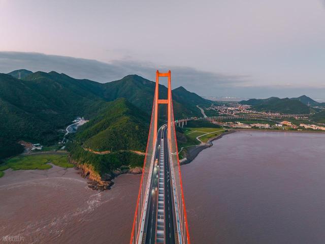 跟着男朋友到了舟山生活了一年了，说实话，我羡慕舟山的生活