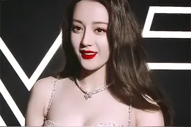 身材曲线非常哇塞，非常辣的热巴女神。图片