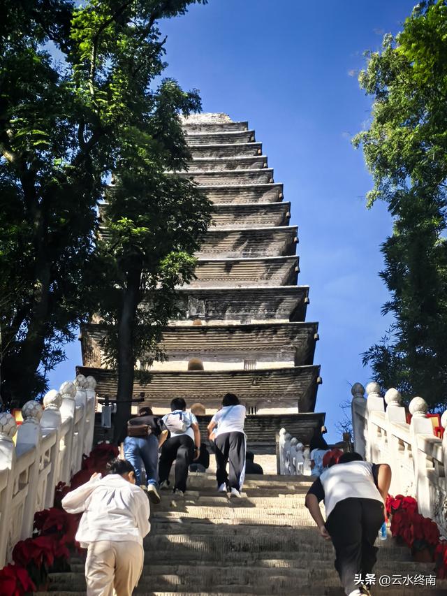 乐山大佛是哪尊佛？为什么是唐代的佛身，民国的佛头？能镇水吗？