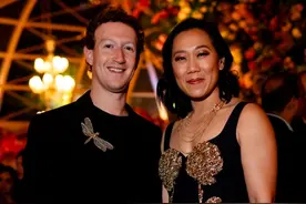 扎克伯格39岁华裔妻闪耀派对，为印度首富之子祝贺，比伊万卡显老图片
