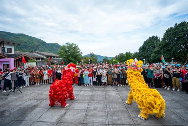 踏遍青山寻胜境!明月山、千古情迎福建千人旅行团!