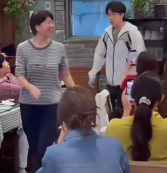 王楚钦吃饭上“热搜”后续，国乒的"第二食堂" 网友道出最大受益人