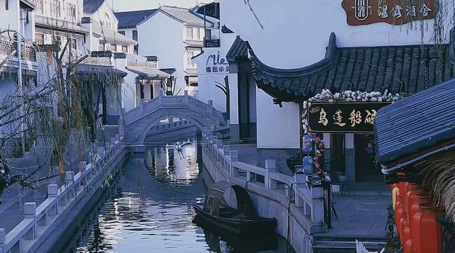 云南有大海的沙滩的城市，昆明动车1小时直达，四季如春度假小城
