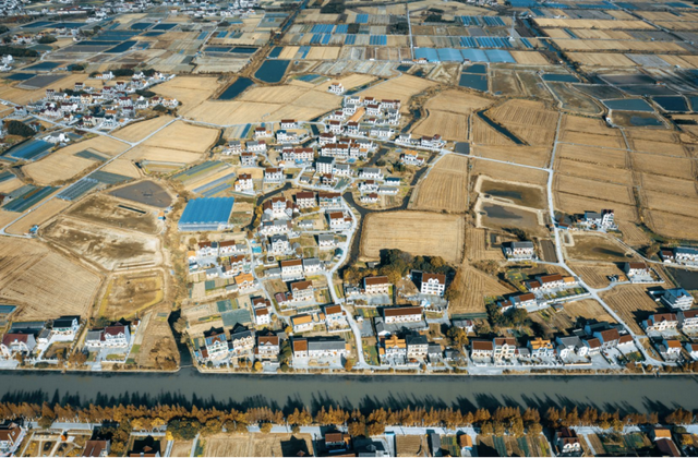 冈身与上海方志中的历史水系河道