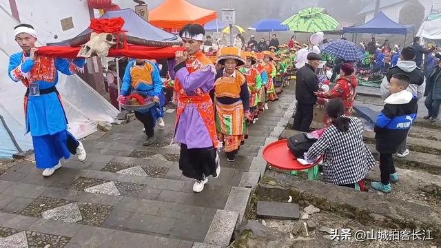 四川盆地南缘的“散装民族”县，黔韵十足，它有何特点？