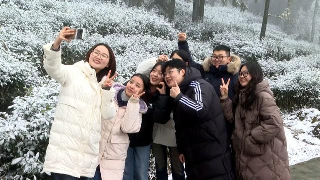 渠县迎今冬首场降雪 雾凇茶山共绘冰雪童话