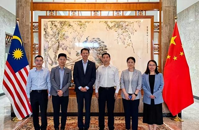 换了领导人，就马上跟美国签署“毒丸条约”，中马关系翻天巨变！