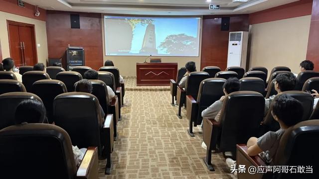 景德镇:荷润初心 瓷绘昌江