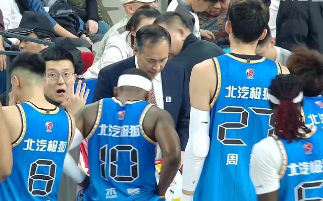 山东男篮力擒北京	，上海八连胜登顶，山西辽宁三连胜 CBA排名大变