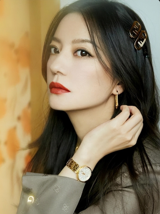 封杀四年，49岁赵薇突传消息，因胃癌去世传闻5个月前就真相大白