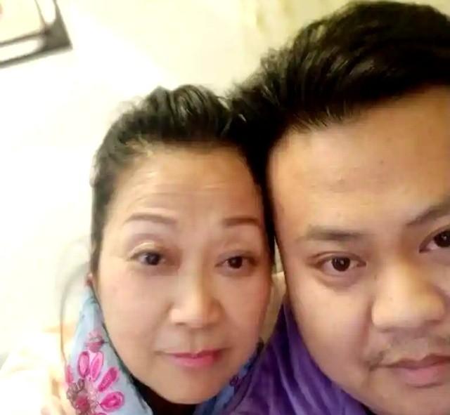 2003年，湖南小伙爱上二婚，还大他24岁的大妈，恋爱21年如今咋样