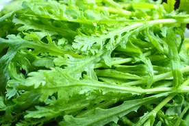 提醒父母：4种蔬菜高血压要少吃，小心让血压飙升，趁早撤下餐桌图片