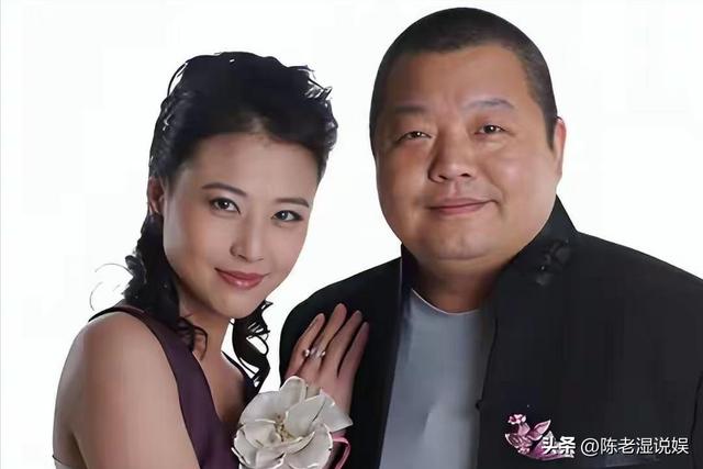 连上5次春晚，私下却和恩师同居怀孕被骗流产，今57岁依旧单身