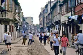 70多岁没有孩子，躺在病床上无助痛哭，中国首批丁克一族后不后悔图片