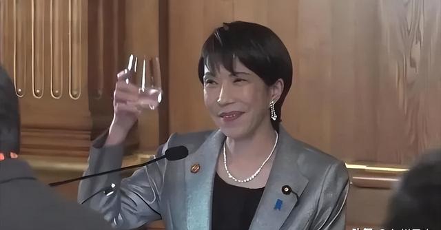 “中国真的发通知了”，日媒炸锅，高市早苗正酝酿一个大胆的计划