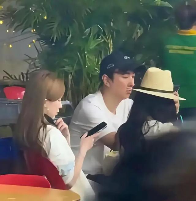 王思聪新女友被曝光！身材比懒懒还辣，亲自帮拎包正在“甜蜜期	”