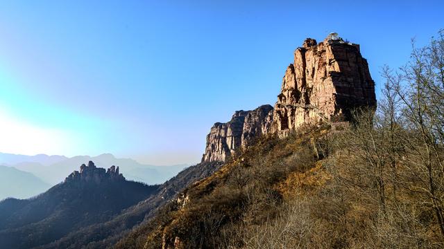 游东太行，望群山 ，感悟‘云海翻腾走龙蛇，绝壁生辉见奇峰’