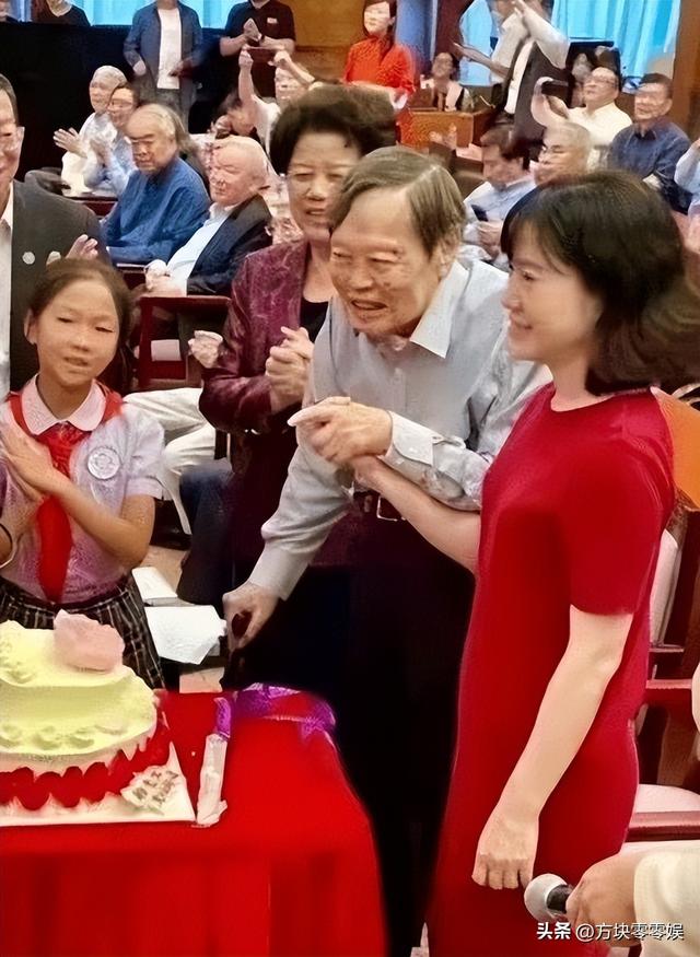 恩爱21年抵不过残酷现实！103岁杨振宁已年老，49岁翁帆花样年华