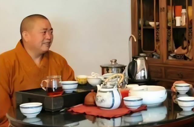 不查不知道一查吓一跳，掌控少林寺38年的释永信，私下到底有多豪