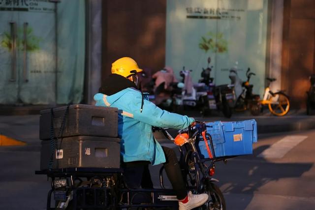 评论员称“社保新规”只是司法解释