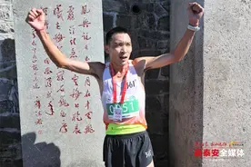 第38届泰山国际登山比赛丨59分45秒！李子成再度摘得泰山登山比赛男子青年组冠军图片