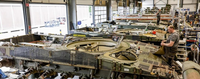 特朗普甩锅，欧洲扩军梦碎稀土！中国稀土一断，武器瞬间变废铁！