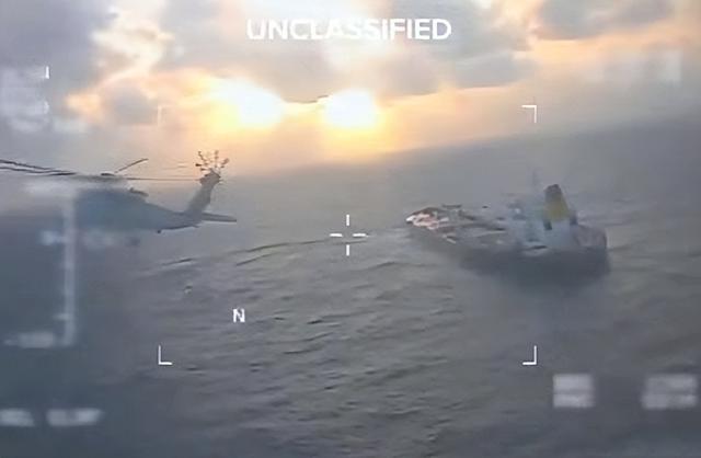 特朗普下达全面封锁令，没收中国香港油轮，威胁到了中国能源命脉