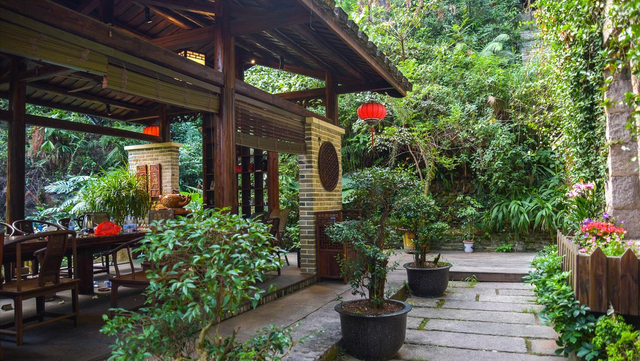 鼓山深处小众静谧寺庙，名气虽没涌泉寺大，但也是座绝美的观景台