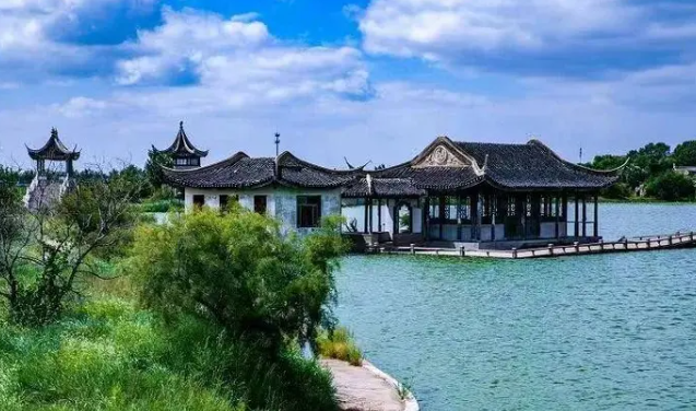 80 年代的东北江南园林，20年后变废墟，现靠几片叶子“死而复生	”