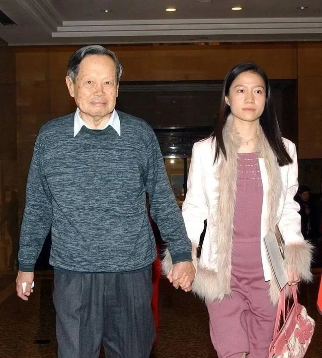 翁帆也没料到，杨振宁生前对她的特殊安排，竟让他再次口碑暴涨