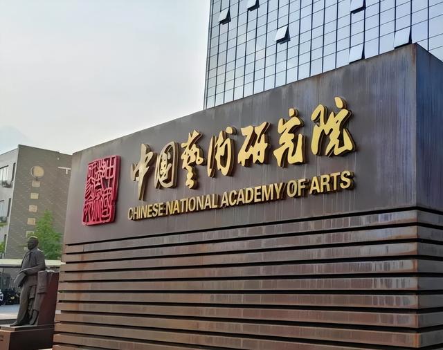萧克上将孙子萧云松上学时，被老师悄悄询问：是不是家里有困难？