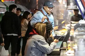 来乌鲁木齐夜市感受春天的浓浓烟火气图片