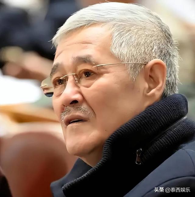 67岁赵本山近况曝光，断崖式衰老认不出来，大肚腩抢镜胖一大圈