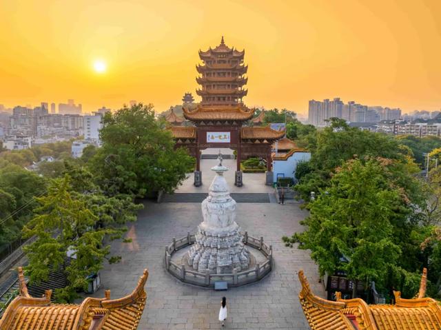 武汉文旅集团“超级文旅日”｜“七夕”版黄鹤楼上线
