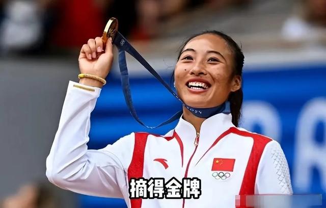 原来李娜真没说错！被人民日报点名的郑钦文，暴露真实处境！
