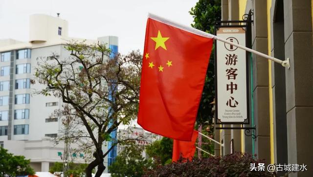 建水洋溢“中国红” 喜庆氛围迎国庆