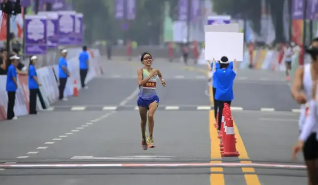 日本媒体公开锐评最快女护士离职风波，言辞犀利，句句直戳她心窝