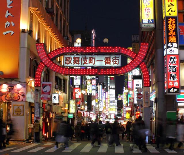 泰国发达旅游业的灰色产业链，深受白人“乞丐”欢迎