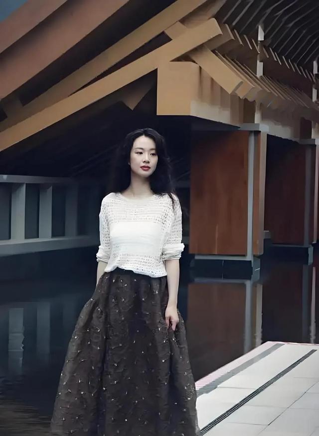 这跟不穿有啥区别？32岁李梦真空上阵！几乎全裸，简直太大胆
