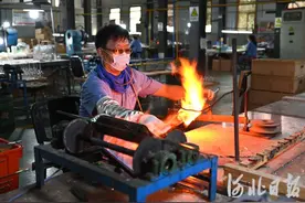 玻璃产品“吹”出来！河北怀来的这些工人有“绝活儿”图片